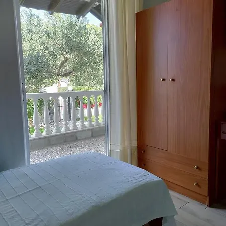 O&a By The Sea Polychrono